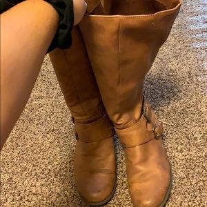 Unlisted boots, wide calf